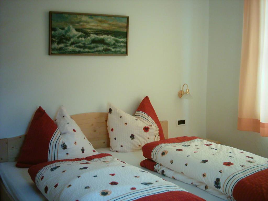 Gasthaus St. Valentin Klausen Zimmer foto