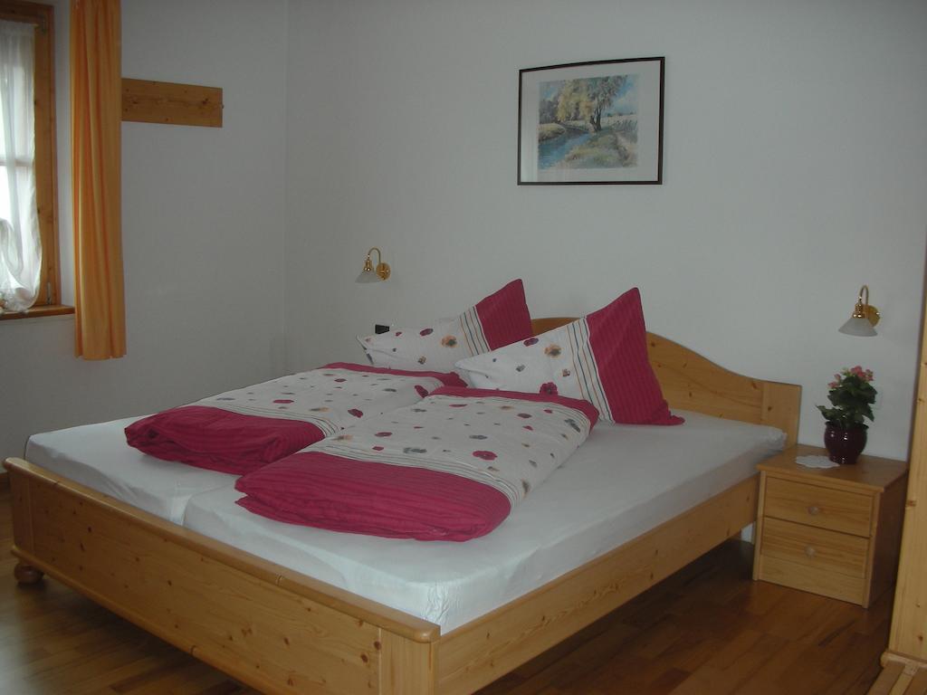 Gasthaus St. Valentin Klausen Zimmer foto
