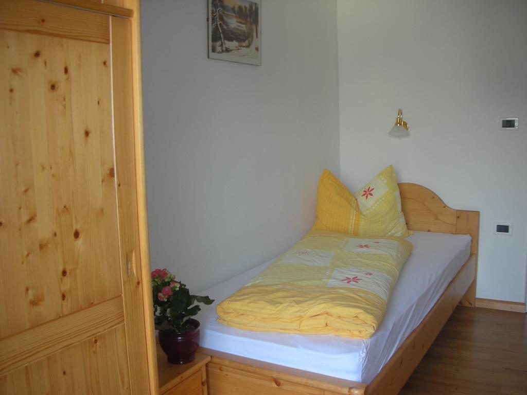 Gasthaus St. Valentin Klausen Zimmer foto